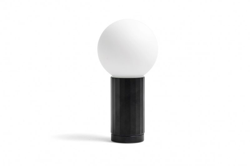 Hay Turn On Black, Svart bordlampe