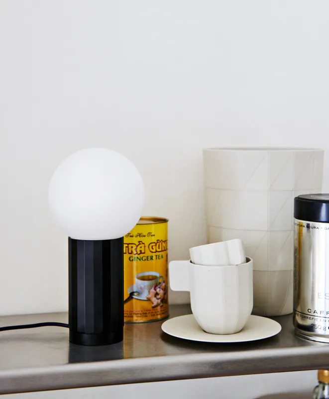 Hay Turn On Black, Svart bordlampe