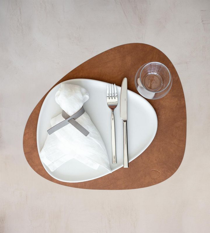 LindDNA Table Mat Curve L Nupo Nature 37 x 44 cm Spisebrikke Bordbrikke Naturlig brun