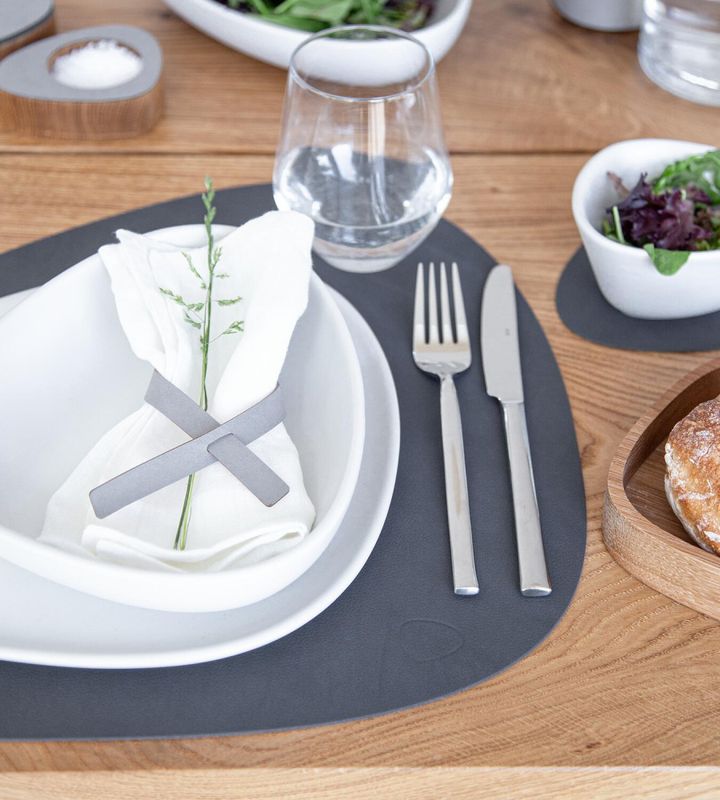 LindDNA Table Mat Curve L Nupo Anthracite 37 x 44 cm Spisebrikke Bordbrikke Antrasitt