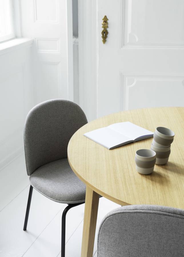 Normann Copenhagen Slice Dining Table Vol.2 Ø 95 cm Oak, Eik