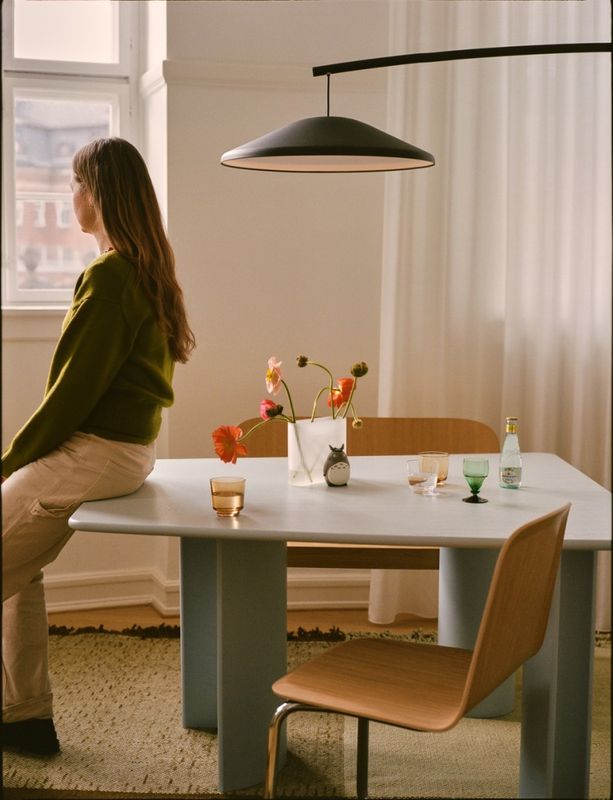 Muuto Contra Floor Lamp  Anthracite Black / Anthracite Black Concrete Gulvlampe svart antrasitt