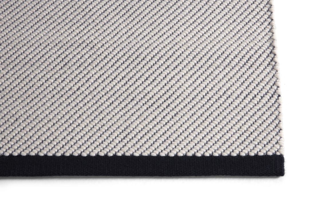 HAY Bias Rug Tint 140 x 200 cm Black Tint, Svart Teppe