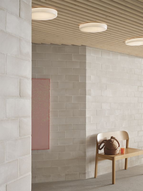 Muuto Looped Wall Ceiling Lamp, White IP44 Hvit Taklampe vegglampe