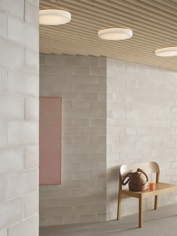 Muuto Looped Wall Ceiling Lamp, White IP44 Hvit Taklampe vegglampe