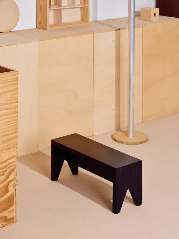 HAY Manolito Stool Long Black L 60 cm, svart furu stol, krakk, sidebord, trinn