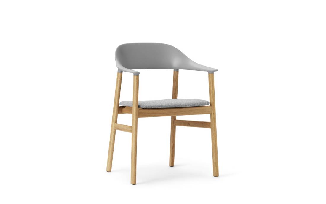 Normann Copenhagen Herit Armchair, Polstret Synergy Grey Oak Sto