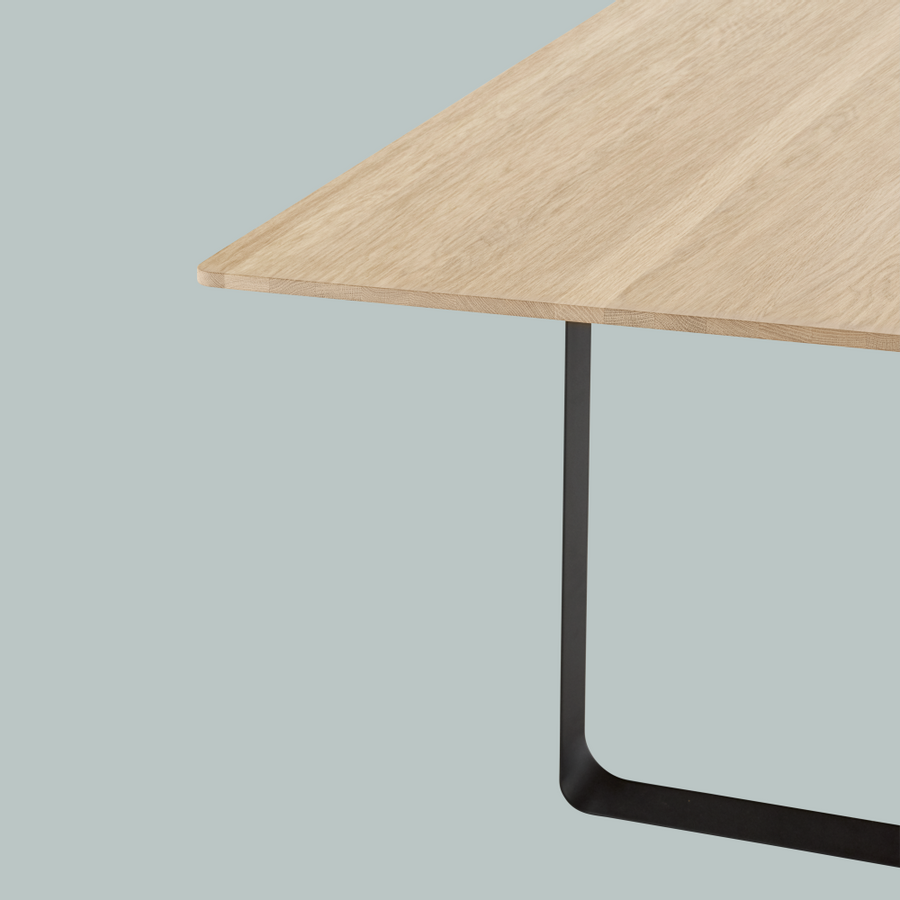 Muuto 70/70 Table 170 cm Solid Oak Spisebord Black Base, Svart