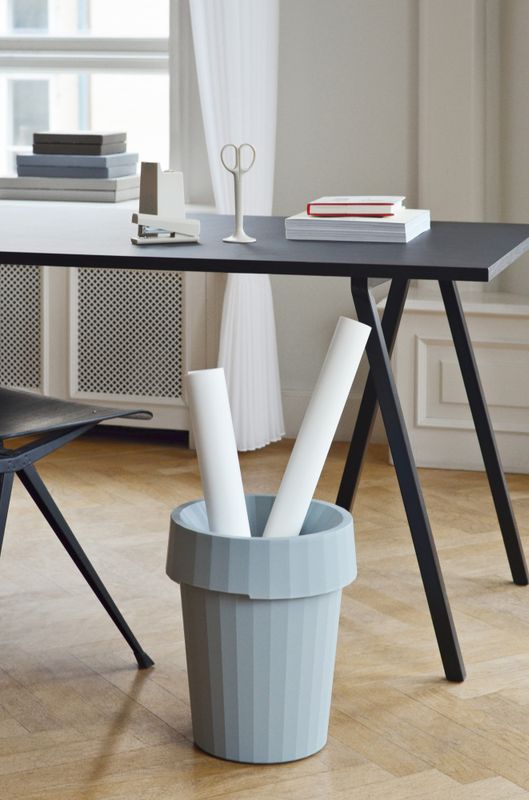 Hay Loop Stand Table Black powder coated steel frame L160 x W77,5 x H74 Black linoleum Black water-based lacquered ash edge Svart Spisebord